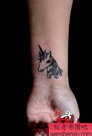 meisje's pols totem lyts unicorn tatoeëermuster 150104 - Tattoo Unicorn Tattoo Patroon