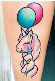 Dath Unicorn: Sraith de dhearaí tattoo datha beaga a bhaineann le haicearraí