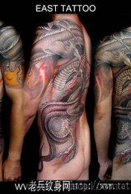 super herrschsüchtig über die schulter drachenschal drachen tattoo muster