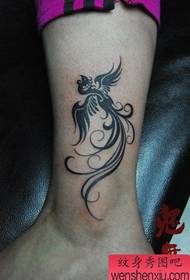 kaki gadis Pola tato totem phoenix yang indah dan populer