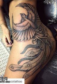 vackra Phoenix tatuering mönster på höften