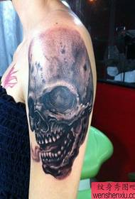 braccio disegni realistici del tatuaggio del cranio classico europeo e americano