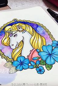 Намунаи Tattoo Tattoo Unicorn ранги дастӣ