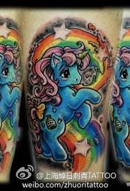 un bonic patró de tatuatge d’unicorn
