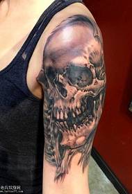 brazo patrón de tatuaxe de cráneo de personalidade