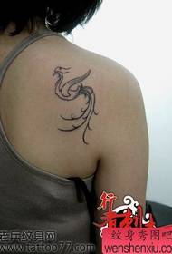 Alle ragazze piace il modello di tatuaggio totem fenice