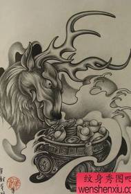 Wzór tatuażu bestii Szczęśliwego Boga: bestia czwórka nie przypomina wzoru tatuażu