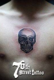 popularibus pectore frigus album et nigrum pueri instar skull tattoo