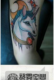i ragazzi armano un popolare classico modello di tatuaggio unicorno