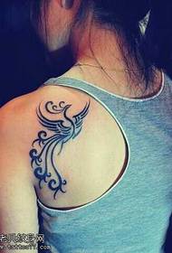 patrón de tatuaje de tótem de fénix posterior