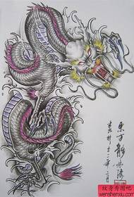 Rukopis domaće tetovaže zmaja s hladnim šalom