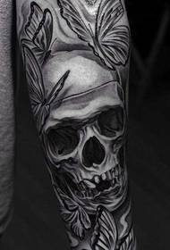 lengan corak tato tengkorak hitam dan putih