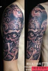 muundo mzuri wa tattoo ya fuvu