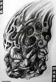 un modello di tatuaggio troppo vecchio