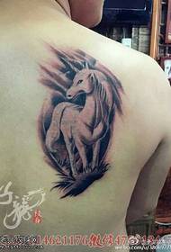 Skouder realistysk unicorn tatoetmuster