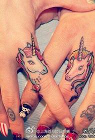 neskek unicornio ezaguna tatuaje eredu txikia