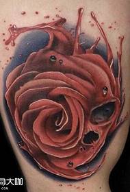 pierna cráneo rosa tatuaje patrón