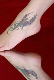 女性腳色魔術鳥紋身圖案
