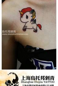 djevojke mali i jednostavan jednobojni uzorak tetovaže na prsima 150087-djevojka na ramenu popularan popularni jednorog plan tetovaža uzorak