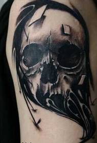 Exemplum brachium skull tattoo