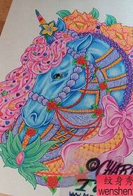 ib tug zoo nkauj unicorn tattoo daim tseem