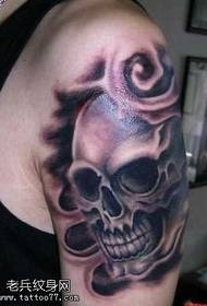 мужское плечо супер личность череп татуировки