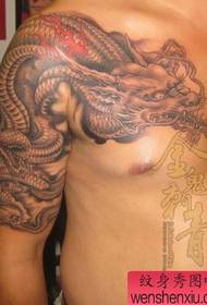 egy klasszikus népszerű kendő sárkány tetoválás mintát