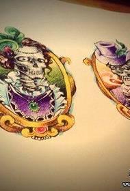 პოპულარული პოპულარული წყვილი ქალას tattoo ხელნაწერი