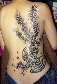Söpö musta heimojen fööniksin tatuointikuvio