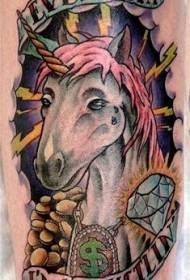 Color de brazo unicornio y patrón de tatuaje de alfabeto inglés