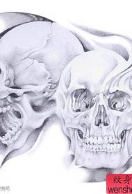 un popolare manoscritto tatuaggio realistico in bianco e nero