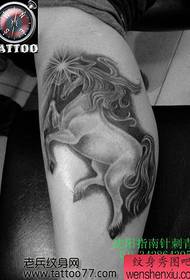 miguu ya mtindo Unicorn muundo wa tattoo