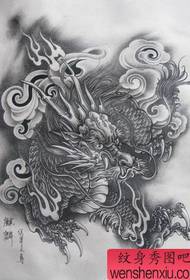 Vzorec tetovaže boga zveri: klasičen vzorec tatoo za prevladujoče živali