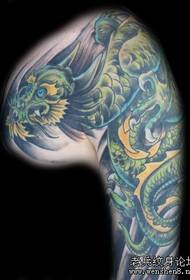 patrón de tatuaxe de dragón de chal super guapo