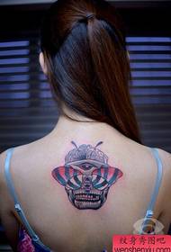 modello di tatuaggio alternativo falena e teschio alternativo classico di bellezza