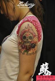 Vakre og vakre europeiske og amerikanske europeiske og amerikanske blomster tatoveringsdesign