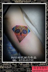 un bellissimo tatuaggio all'interno del braccio 150917 - un classico tatuaggio in bianco e nero