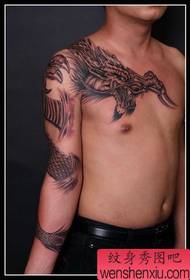 a domineering European and American tearing shawl dragon Tattoo pattern