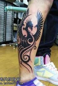 phoenix totem muundo wa tattoo kwenye mguu