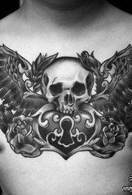 Мушке предње груди су врло згодне класичне тетоваже крила за тетоважу