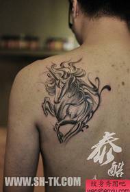 Ragazzi spalle cool mudellu classicu di tatuaggi unicorniu neru è biancu
