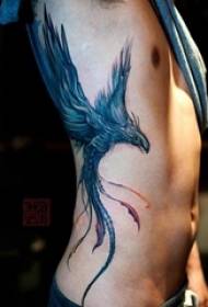 një grup modelesh tatuazhesh të bukura dhe atmosferike të phoenix totem