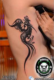 Візерунок татуювання Фенікс з боку грудей