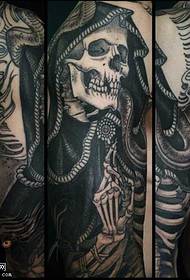 Naoružani uzorak tetovaže smrti