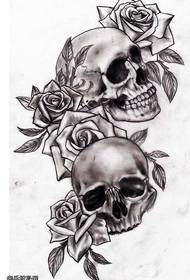 il teschio rappresenta il modello del tatuaggio della morte