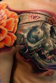 disegno del tatuaggio del cranio di bell'aspetto sul petto