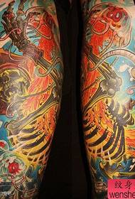 perna patrón de tatuaxe dominante super cool