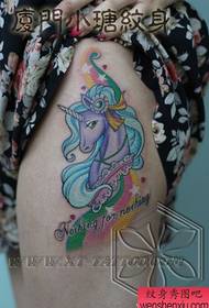 vasikana makumbo akanaka ane mavara unicorn tattoo patani