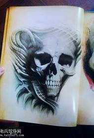 modello di tatuaggio teschio meccanico