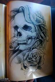 a European and American skull tattoo material